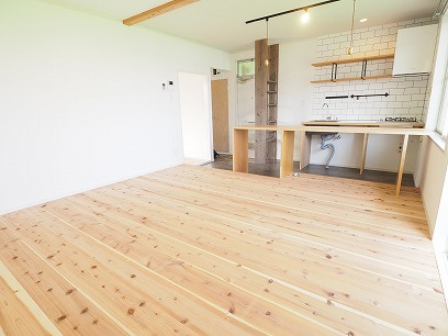 高崎市中尾町のアパートの居間・リビング