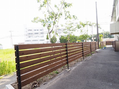 高崎市中尾町のアパートの庭