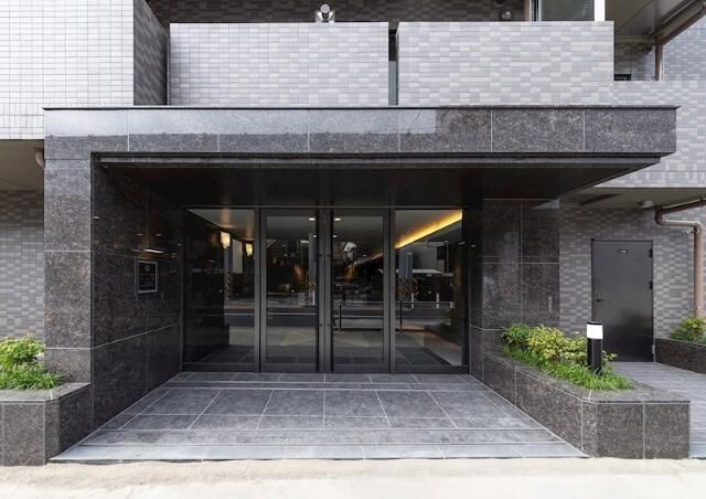 ルーブル蓮根弐番館のエントランス