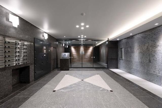 ルーブル蓮根弐番館のエントランス
