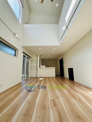 平塚市四之宮2丁目　中古戸建の居間・リビング