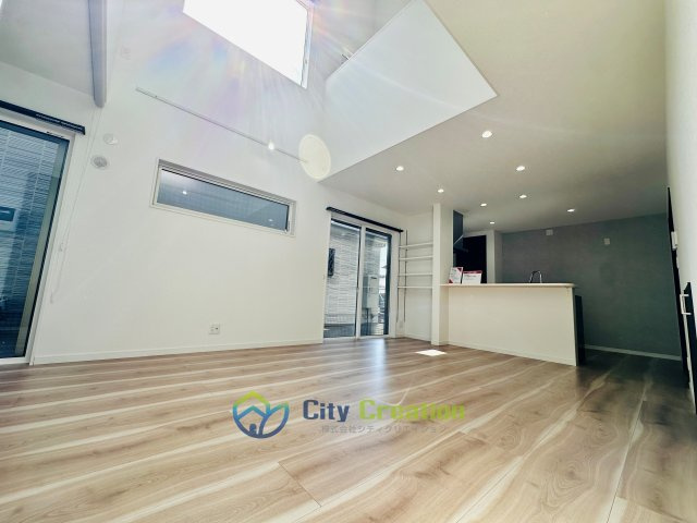 平塚市四之宮2丁目　中古戸建の居間・リビング