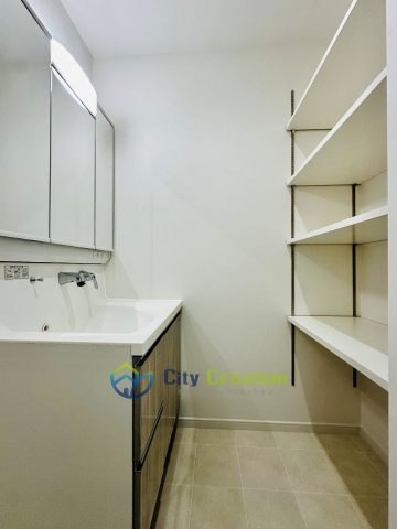 平塚市四之宮2丁目　中古戸建の独立洗面台