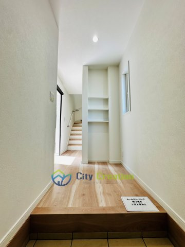 平塚市四之宮2丁目　中古戸建の玄関