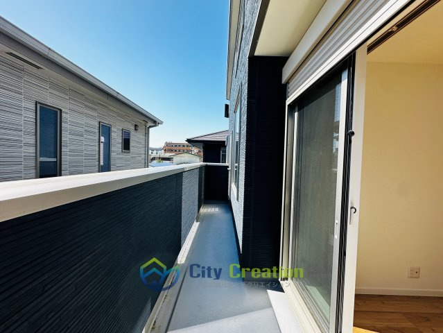 平塚市四之宮2丁目　中古戸建のバルコニー