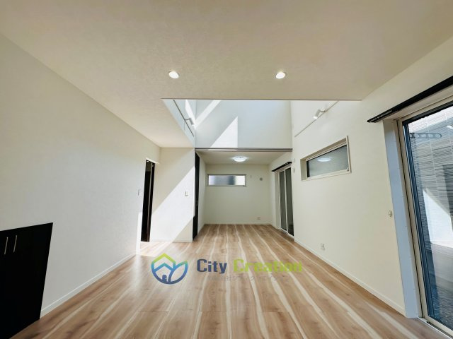 平塚市四之宮2丁目　中古戸建の居間・リビング