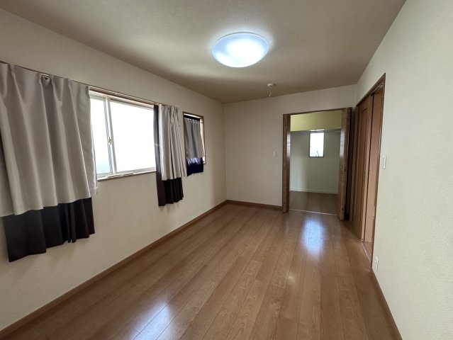 曽根町貸家の洋室