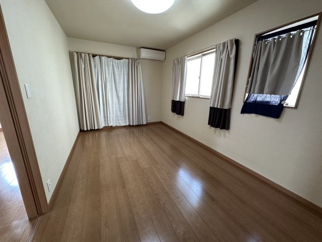 曽根町貸家の洋室