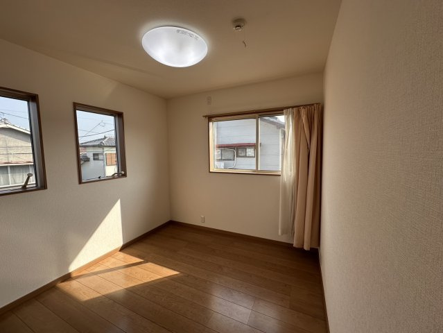 曽根町貸家の洋室