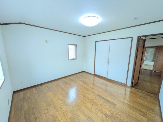 手広貸家の洋室