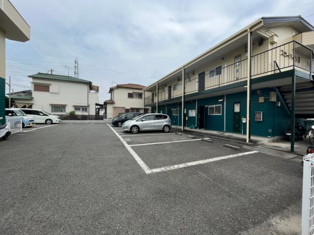 スカイハイツⅢの駐車場