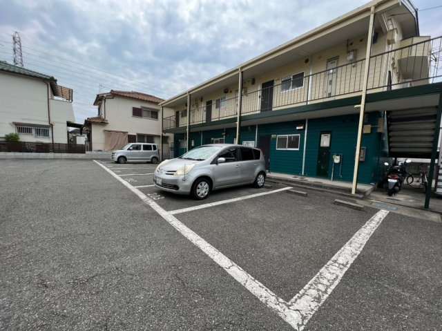 スカイハイツⅢの駐車場