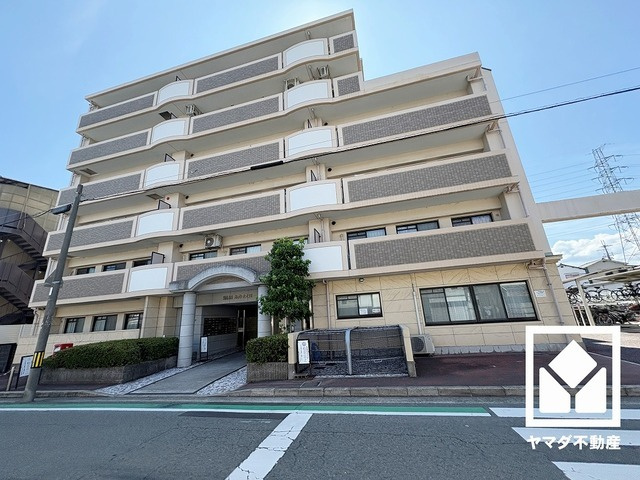ソルディオ北武庫之荘の外観|全居室に収納がございますので、お部屋の広さを最大限に活用できます。