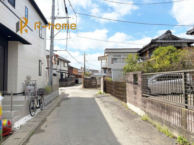 取手市宮和田第10　新築戸建て　1号棟の前面道路含む現地写真|『今から見たい！』大歓迎です♪
お気軽にＲ－ｈomeまでお問い合わせください。