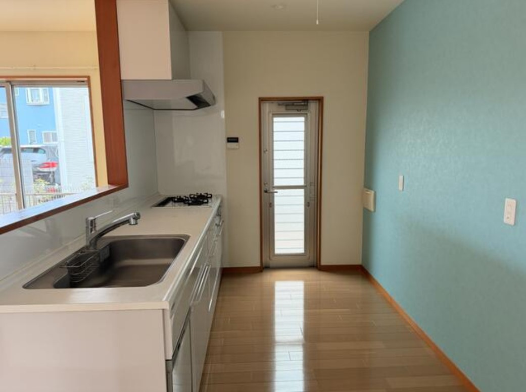 中郡大磯町国府新宿　敷地広々中古戸建のキッチン