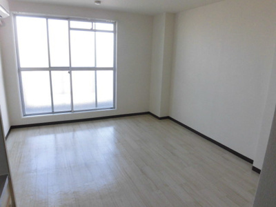 【居間・リビング】 | エクセレント上新6 | 明るく綺麗なお部屋です。