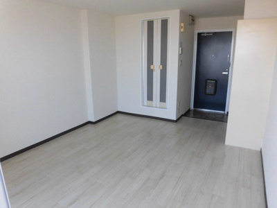 【居間・リビング】 | エクセレント上新6 | 白基調の綺麗なお部屋です。