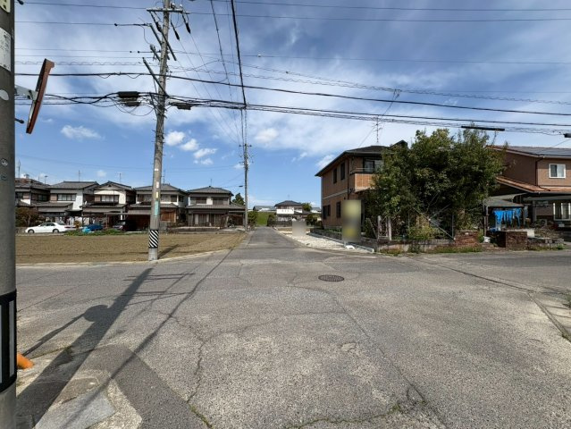 リーブルガーデン　羽島郡岐南町薬師寺　全1区画分譲の前面道路含む現地写真|「現地（2026年4月6日）撮影」　
■前面道路　
■ヤマダ不動産　株式会社リライフ
