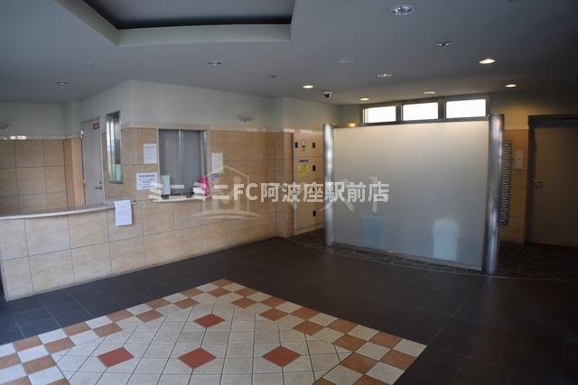 エステムコート難波WEST-SIDE大阪ドーム前のロビー