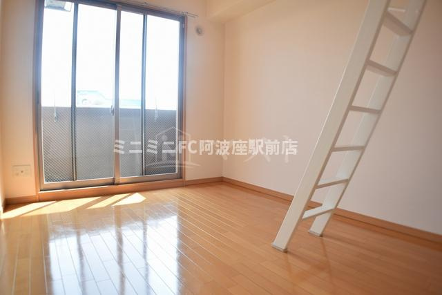 エステムコート難波WEST-SIDE大阪ドーム前の居間・リビング