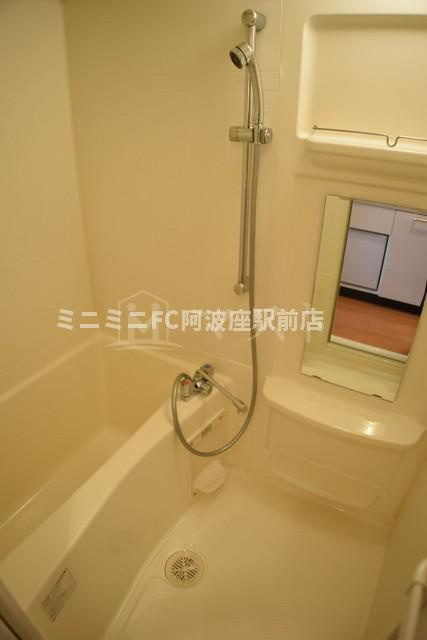 エステムコート難波WEST-SIDE大阪ドーム前の浴室