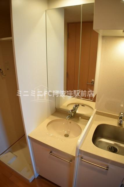 エステムコート難波WEST-SIDE大阪ドーム前の洗面所