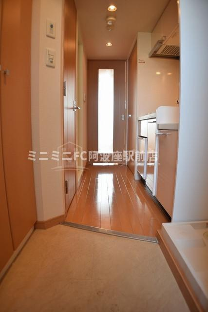 エステムコート難波WEST-SIDE大阪ドーム前の玄関