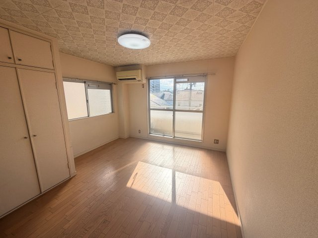 エレガントマンションの居間・リビング