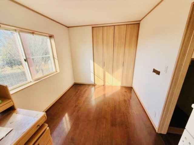 大磯町国府本郷　敷地広々注文住宅の洋室