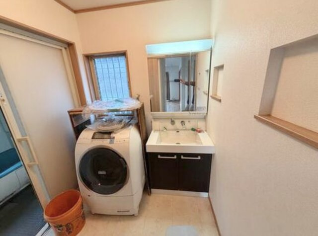 大磯町国府本郷　敷地広々注文住宅の独立洗面台