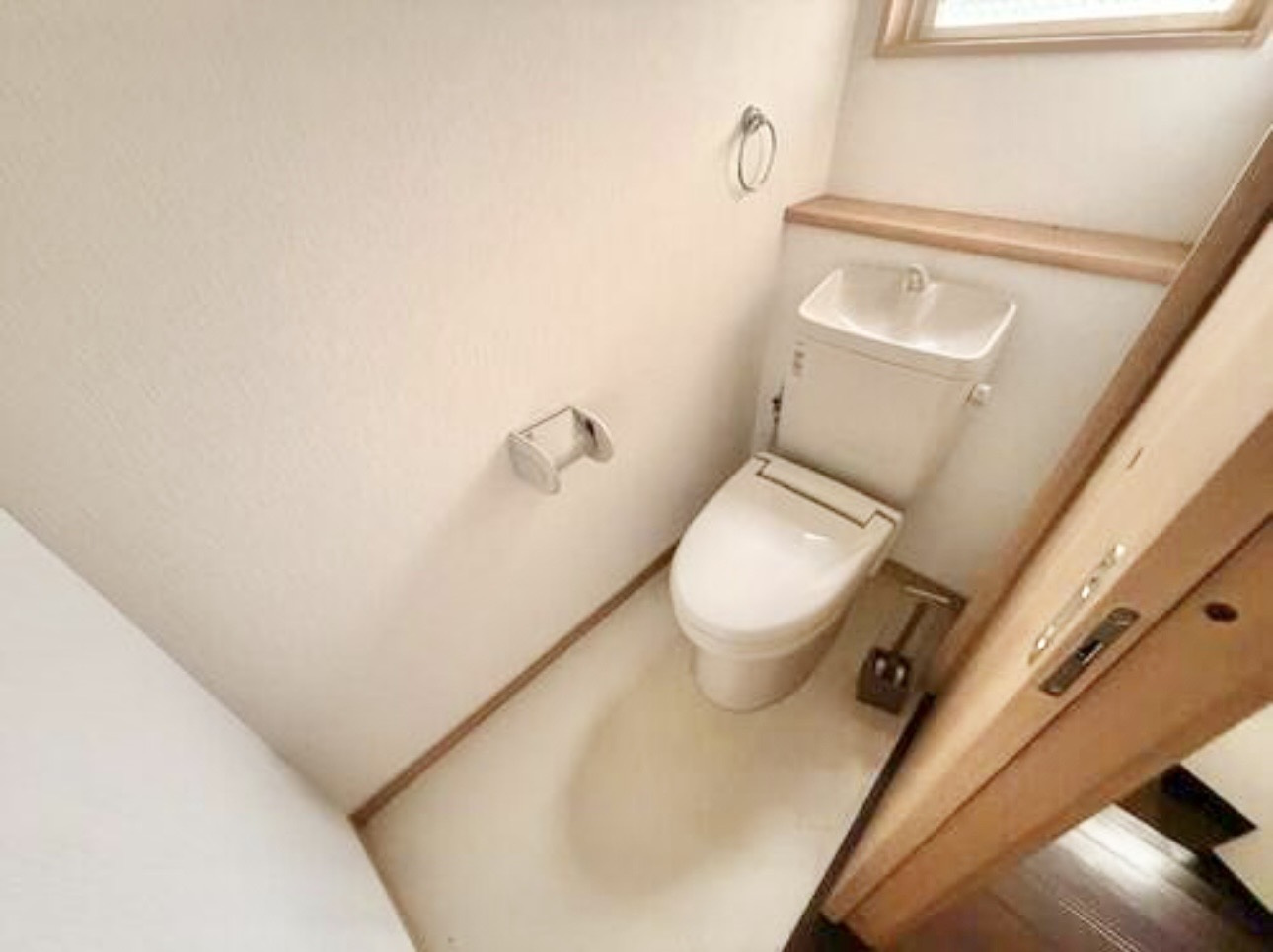 大磯町国府本郷　敷地広々注文住宅のトイレ