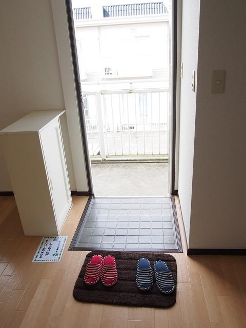 ヴィヴァース絹の台Bの玄関