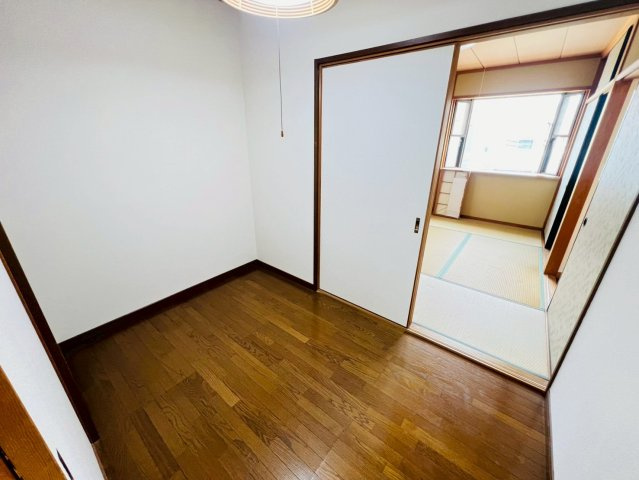塩屋町6丁目貸家の寝室