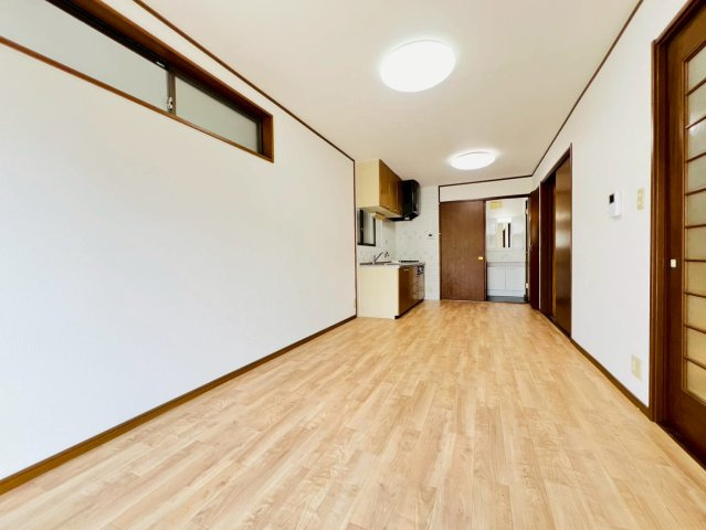 塩屋町6丁目貸家の居間・リビング