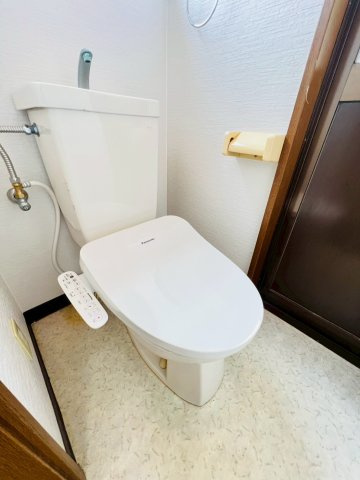 塩屋町6丁目貸家のトイレ