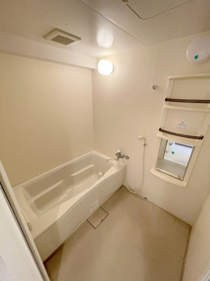 【浴室】 | シェーンブルン羽鷹  | ※同タイプの写真となり、実際のお部屋とは異なる場合があります