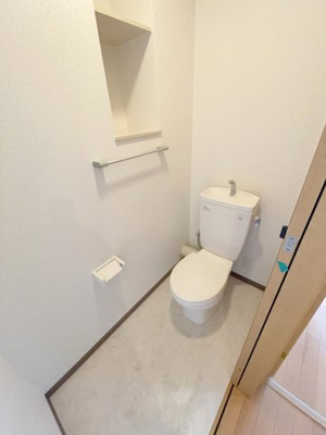 【トイレ】 | シェーンブルン羽鷹  | ※同タイプの写真となり、実際のお部屋とは異なる場合があります