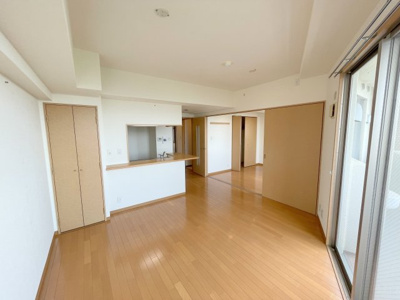 【居間・リビング】 | シェーンブルン羽鷹  | ※同タイプの写真となり、実際のお部屋とは異なる場合があります