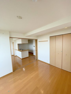 【居間・リビング】 | シェーンブルン羽鷹  | ※同タイプの写真となり、実際のお部屋とは異なる場合があります
