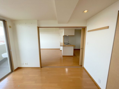 【居間・リビング】 | シェーンブルン羽鷹  | ※同タイプの写真となり、実際のお部屋とは異なる場合があります
