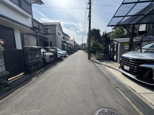 カースペース3台可能／LDK約20帖と広々／瀬谷区本郷3丁目の前面道路含む現地写真