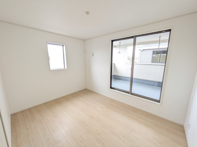 常陸大宮市姥賀町　第3　新築戸建て　8号棟の洋室|陽当たりの良い明るい洋室です♪