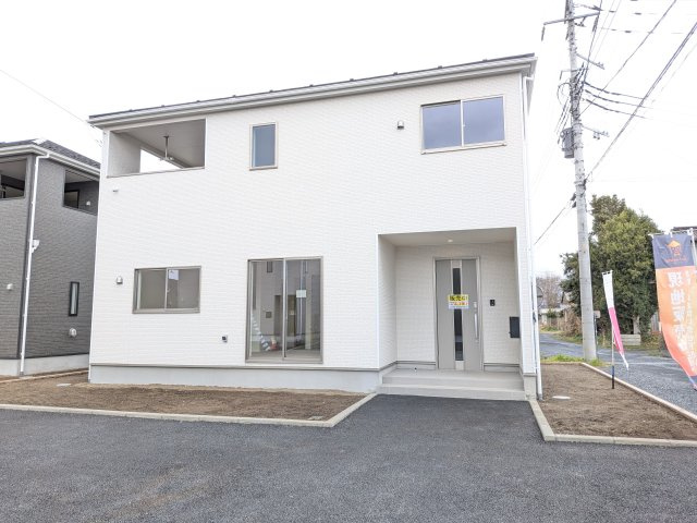 常陸大宮市姥賀町　第3　新築戸建て　8号棟の外観|【月々4万円台〜】
写真だけでは伝わらない快適さを、ぜひ現地で体感しませんか？
即日見学可能です！平日のご案内も可能です♪
お気軽にお問合せください！
