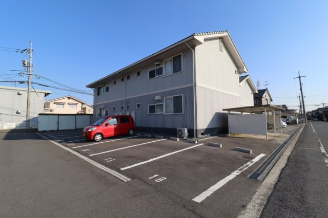 シャトル春水　C棟の駐車場