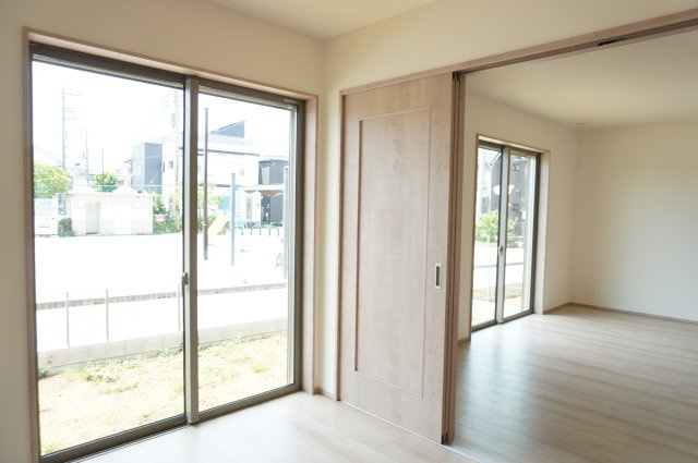 草加市谷塚仲町 新築分譲住宅 全6棟 E号棟の洋室