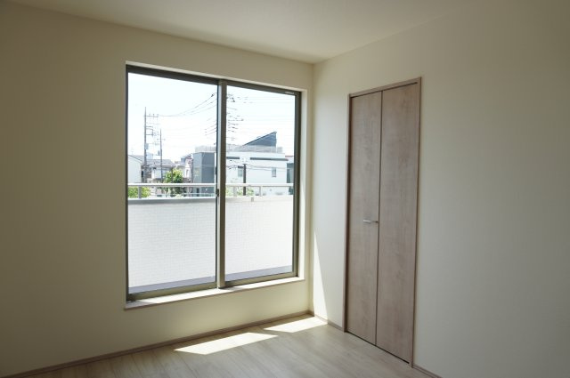 草加市谷塚仲町 新築分譲住宅 全6棟 E号棟の洋室