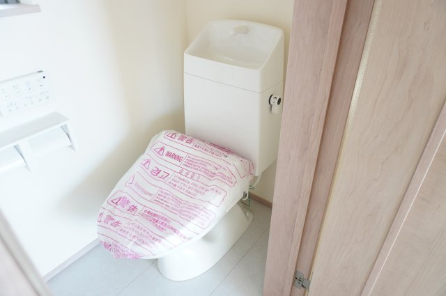 草加市谷塚仲町 新築分譲住宅 全6棟 E号棟のトイレ|2階