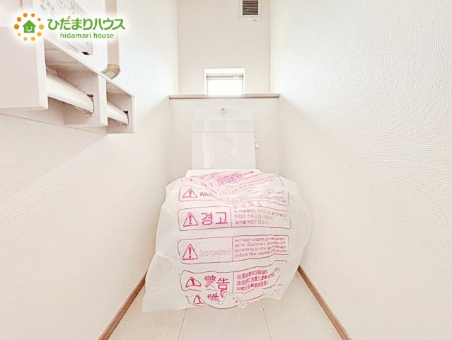 【トイレ】 | ひたちなか市足崎1474番　新築戸建　B号棟 | 1・2階にトイレあるため、同時に利用でき混雑を避けられますね