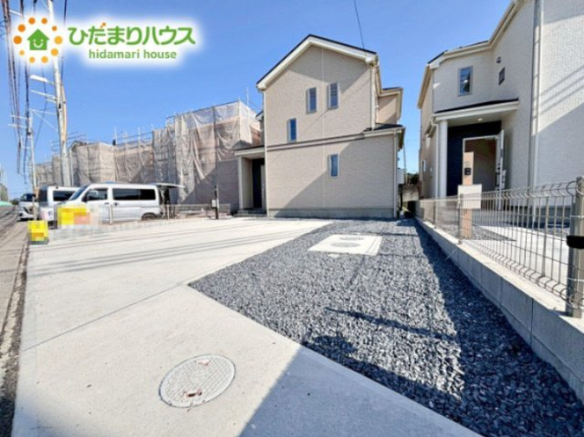 【駐車場】 | ひたちなか市足崎1474番　新築戸建　B号棟 | 駐車場は並列で止められ広々としているのでお車の運転が苦手な方でも安心です！