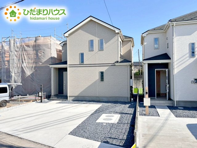 【外観】 | ひたちなか市足崎1474番　新築戸建　B号棟 | 白い外観なので明るく清潔な印象を与え、太陽光による日射の影響を軽減する効果が期待できます。